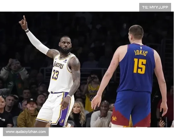 NBA季后赛西部决赛明日开打,詹姆斯自曝保持状态秘诀:休赛期凌晨四点起床备战 NBA季后赛西部决赛明日开打,詹姆斯自曝保持状态秘诀:休赛期凌晨四点起床备战